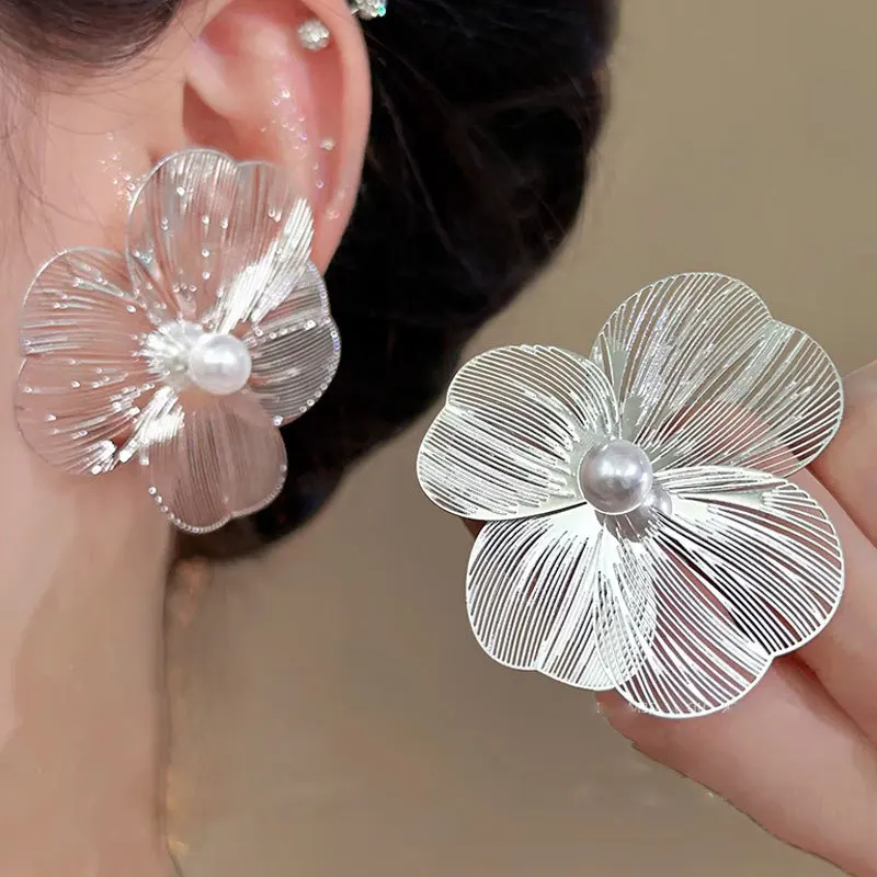 Big Exaggerated White Color Flower Stud Earrings for Women Girl French Ins Imitation Pearl Korean Wedding Romantic Jewelry Gifts