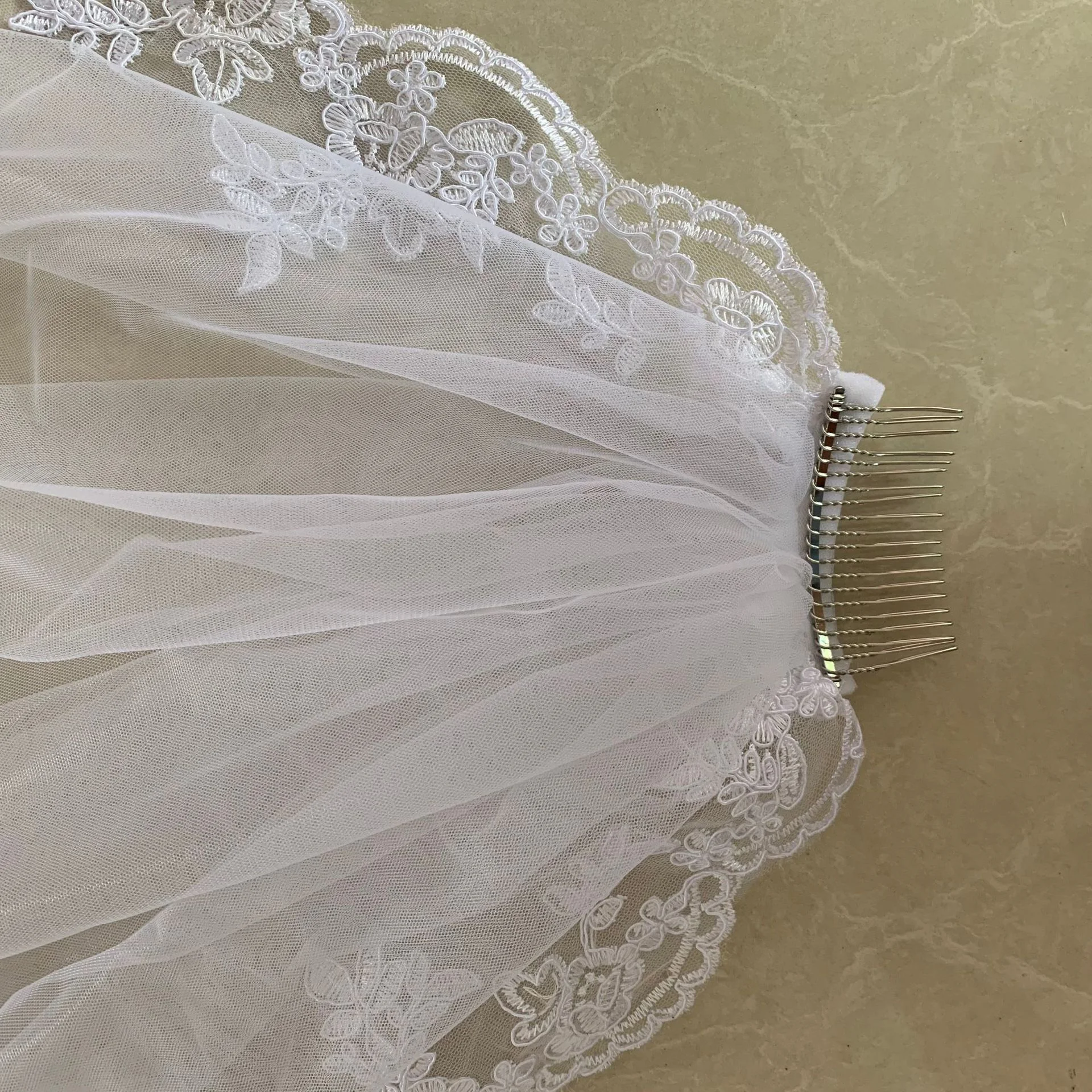 Voile en dentelle longueur du bout des doigts pour mariée, patients brodés avec peigne, pièce de sauna de mariage, accessoires, 1 niveau