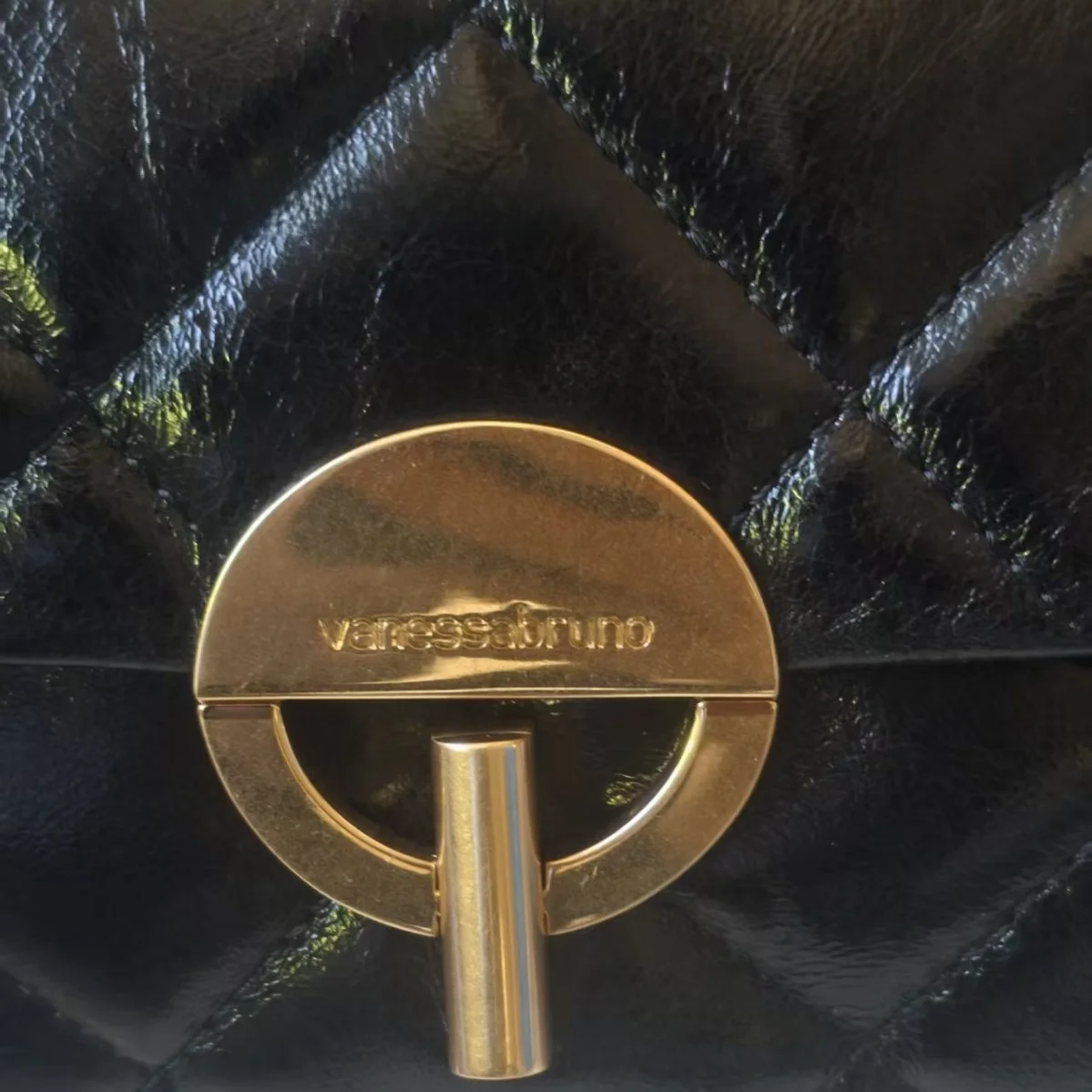 فانيسا برونو حقيبة كتف كبيرة على الموضة للسيدات من فانيسا برونو، حقيبة مربعة من الجلد بتصميم بسيط للمدينة...