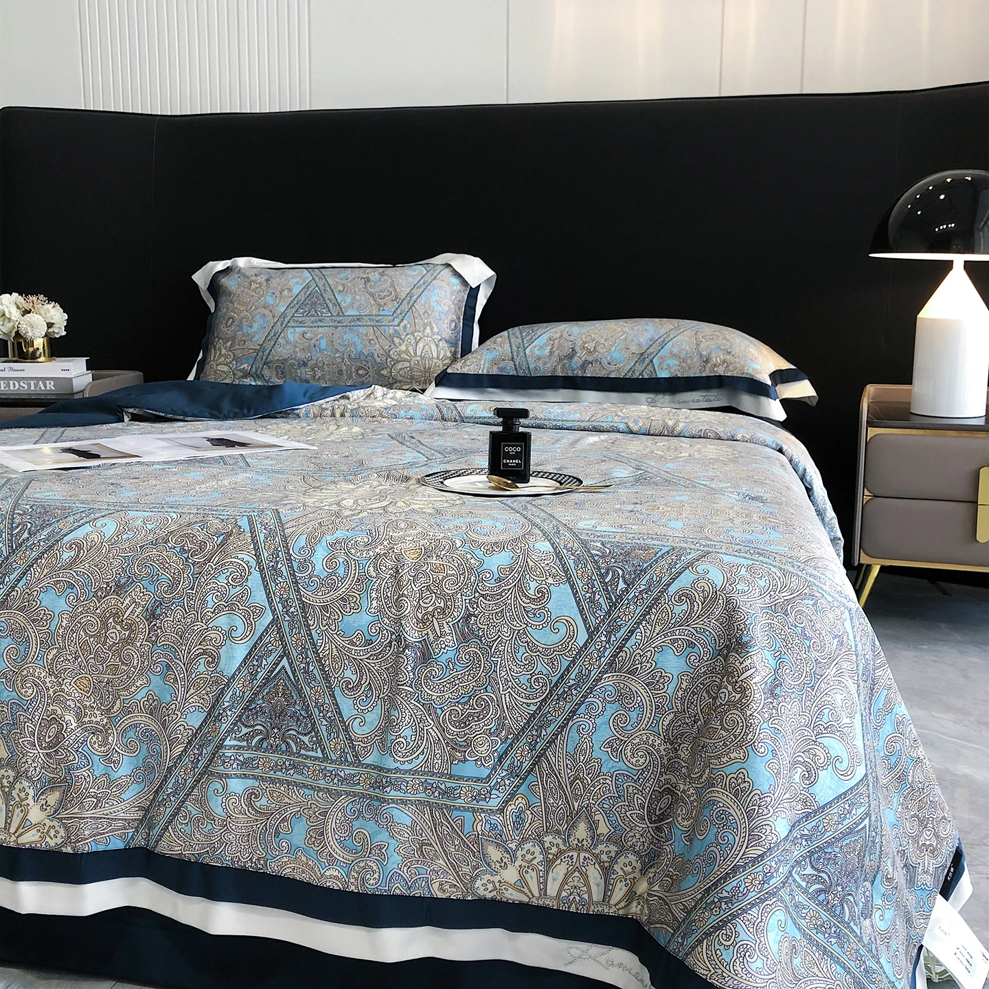 

Vintage Paisley Print Lyocell Summer Quilt Set, Soft Silky Cooling Luxury Bedding Set with Pillowcases, 4Pcs Queen King Size