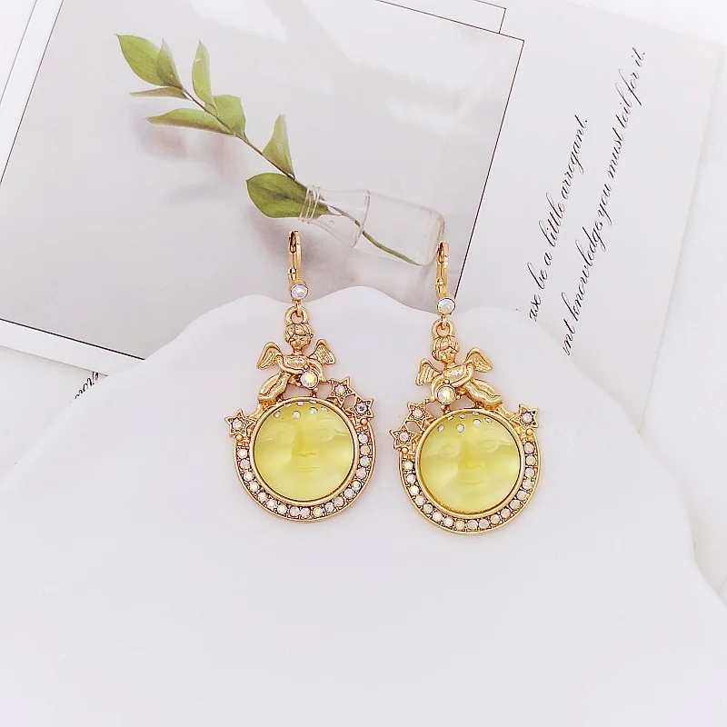 

KF Angel Maon Face Star Earrings – Retro Dazzling Crystal Design for Root Chakra Grounding & Attracting Stability