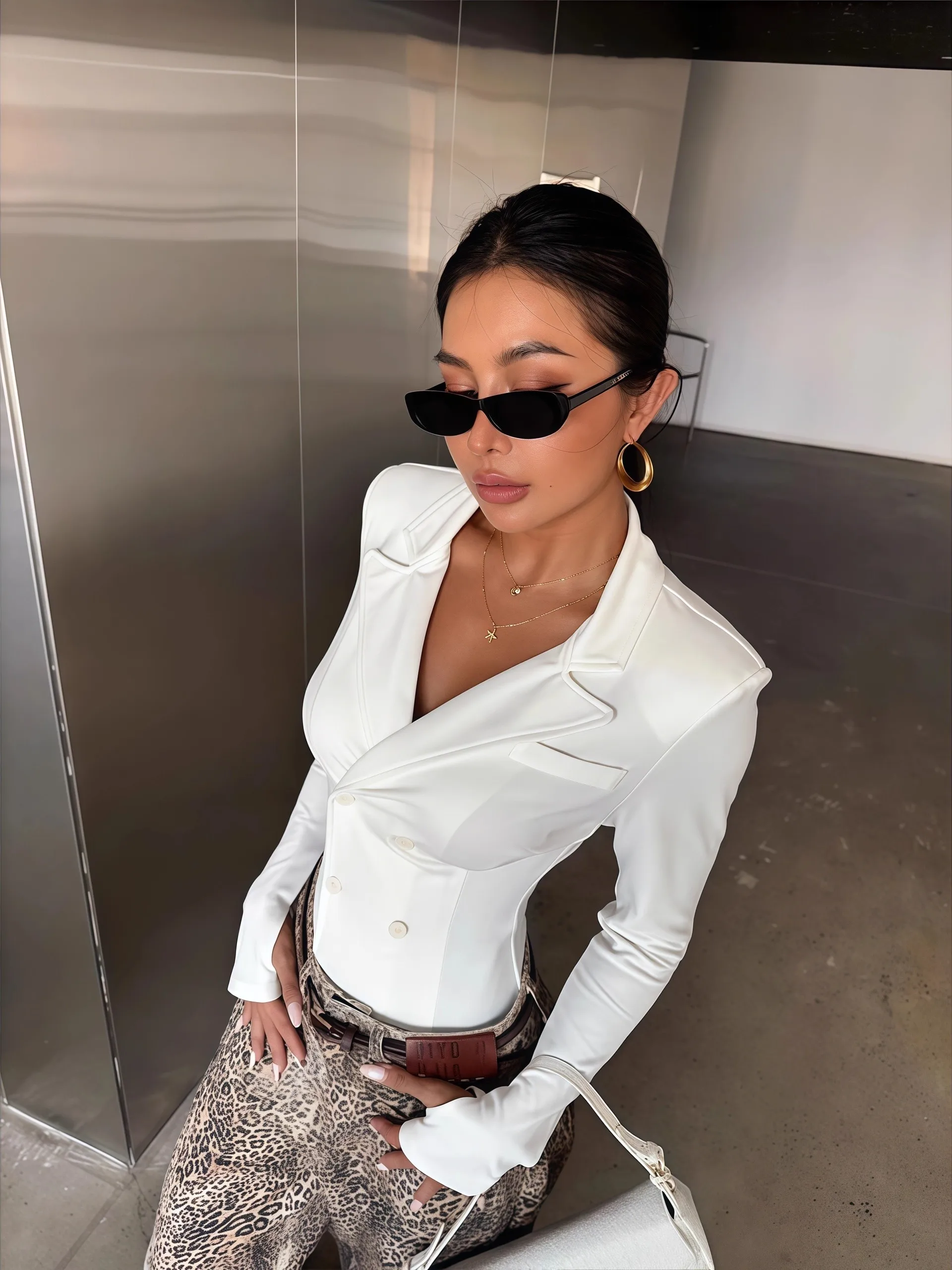 ชุดจั๊มสูทคอปกแบบกระดุมสองแถวสำหรับผู้หญิง ฤดูใบไม้ร่วง ฤดูหนาว รุ่นใหม่ ดีไซน์หรู สีพื้น เรียบง่าย ใส่ได้หลากหลาย สไตล์ลำลอง ขาตรง...