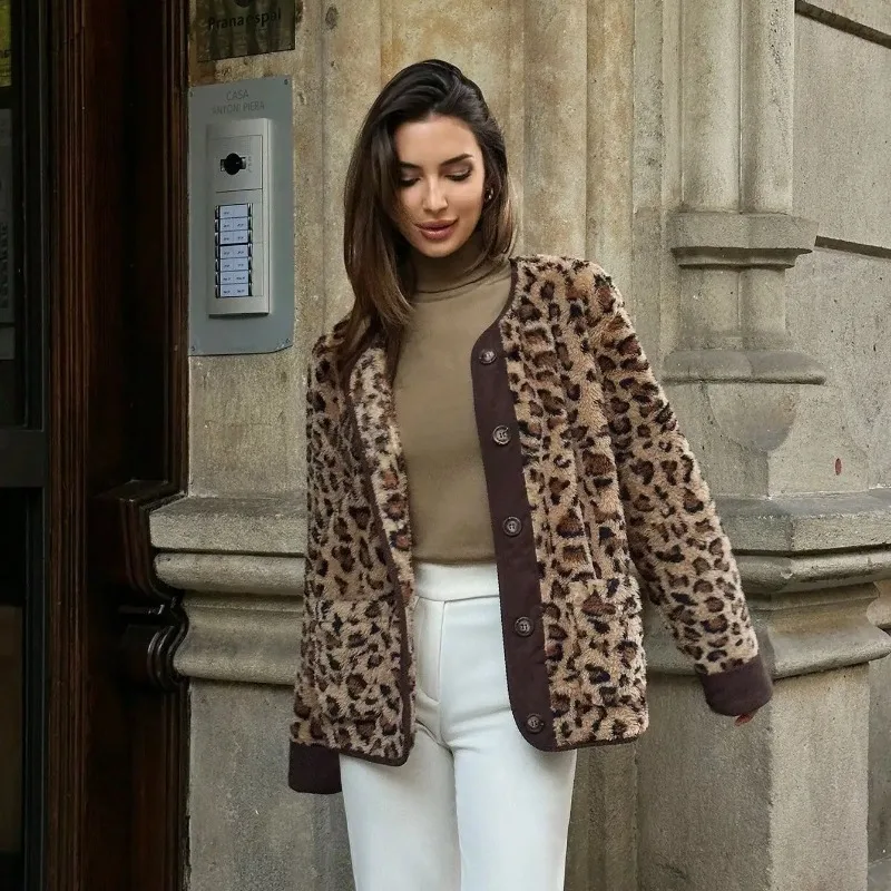 

Fashion Single-breasted Leopard Jacket Women Retro O-Neck Pocket Warm Lamb Wool Coat Lady Chic High Street Outerwear 2025