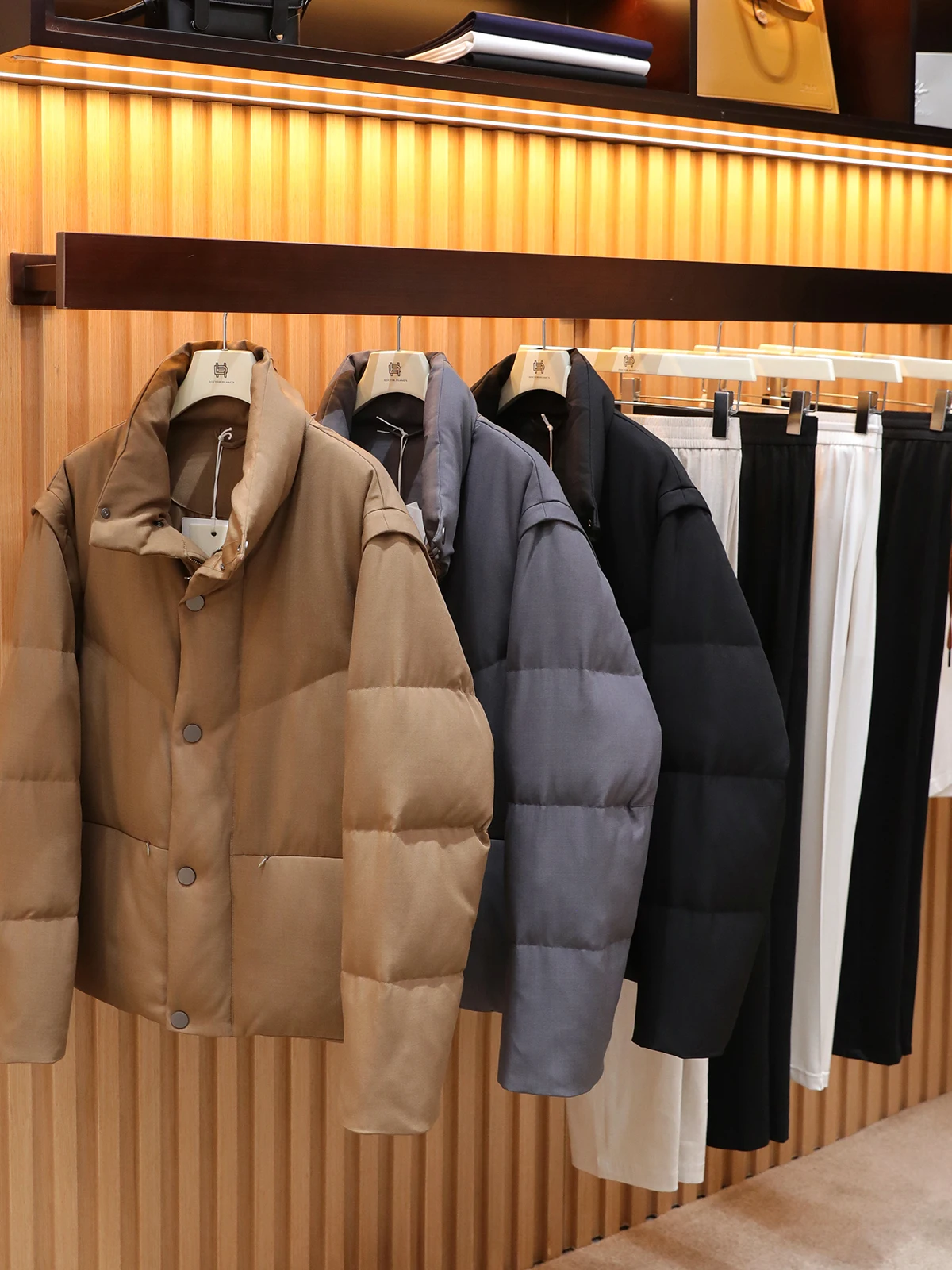 

Мужская зимняя куртка-пуховик 2025 года, утепленная, с отстегивающимся капюшоном, из полиэфирного волокна 308...