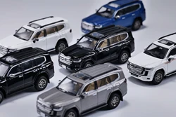 GCD 1/64 Toyota Land Cruiser LC300 auto d'epoca fuoristrada auto Diecast Toy Station veicolo con espositore