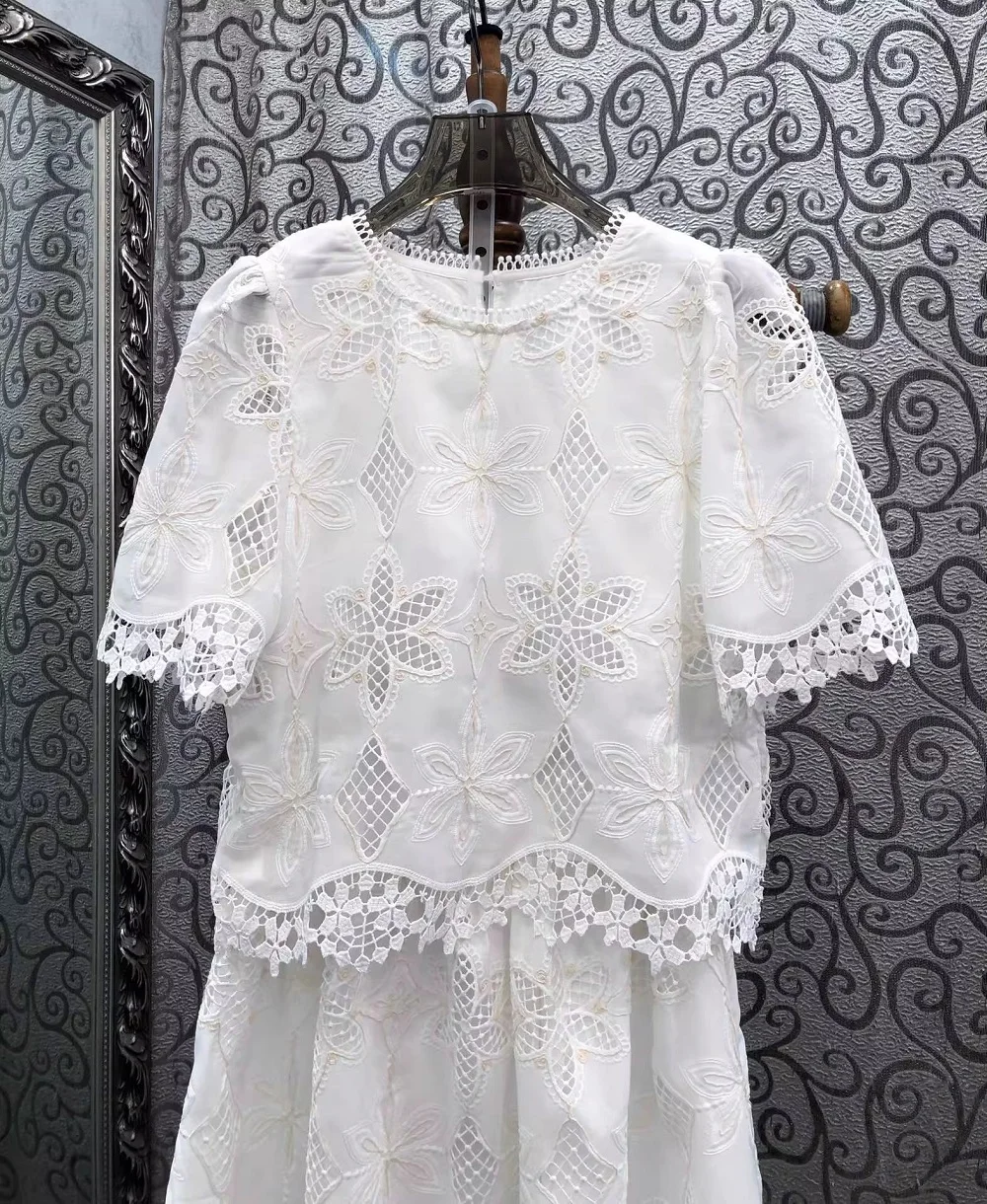 2026 Summer Fashion Skirt Suits High Quality Lady Crochet Lace Embroidery Tops Blouse+Elastic Waist Mid-Calf Whtie Skirt Sets view 4