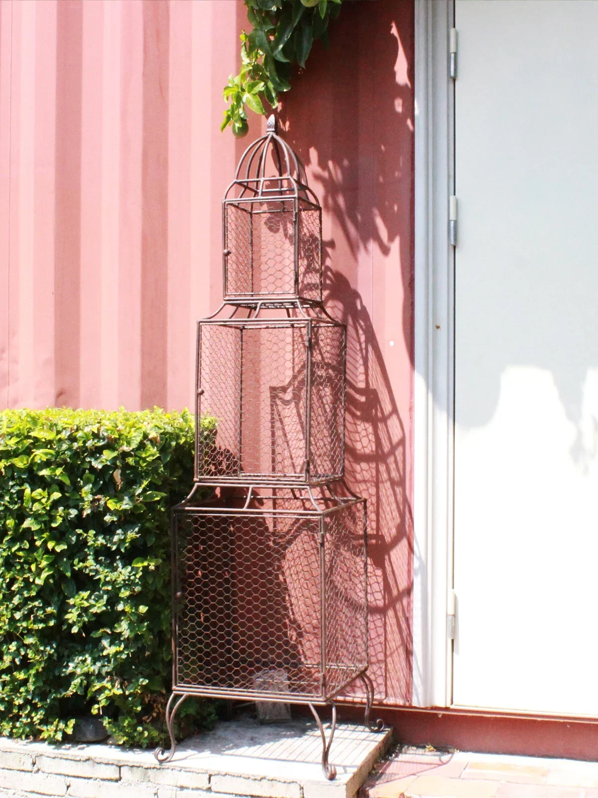 Do old wrought iron retro large landing birdcage, home window bar soft decoration.