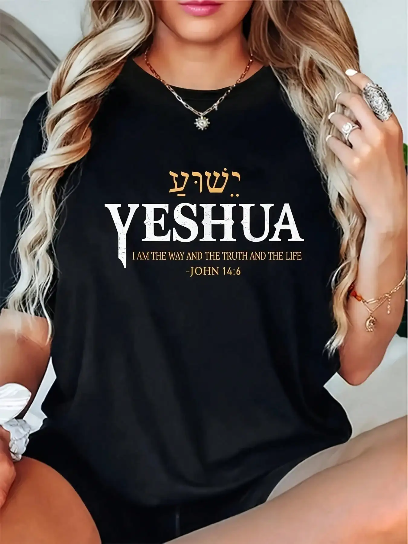 Camiseta con nombre de Jesús, verdadera verdad, vida, Biblia cristiana, camiseta para hombres y mujeres, negra con letras doradas, cuello redondo informal