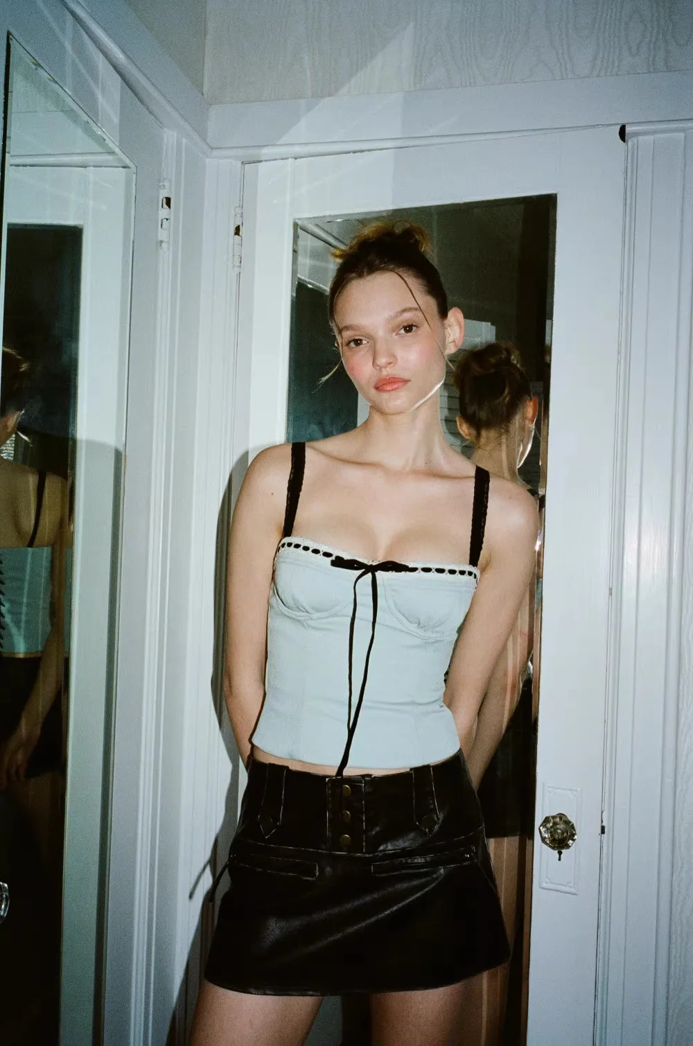 

Новинка 2023 года, джинсовый жилет с ремешками, женский облегающий летний жилет Pure Desire Bal Top, топ-труба из хлопка 00% женская мода