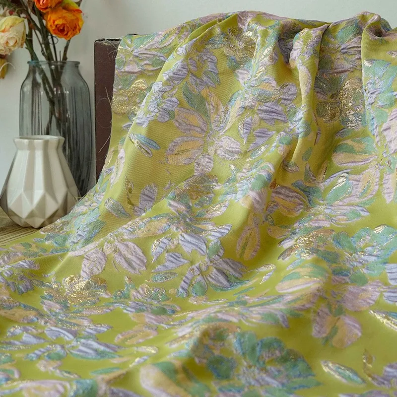 Kontrastowa kolorystycznie sukienka bąbelkowa z żakardowej tkaniny, wyczucie atmosfery, farbowana przędzą, dekoracyjna w stylu malarstwa olejnego