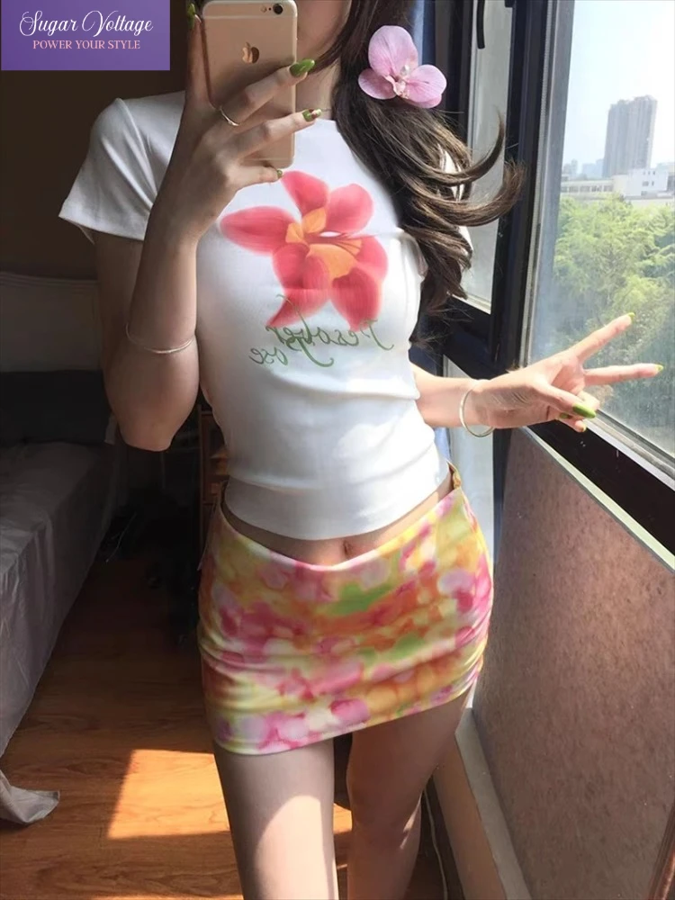 

American Retro Streetwear T Shirt Women Sweet Slim Fit White Crop Tee with Red Floral Love Print Female Summer Y2K Harajuku Tops