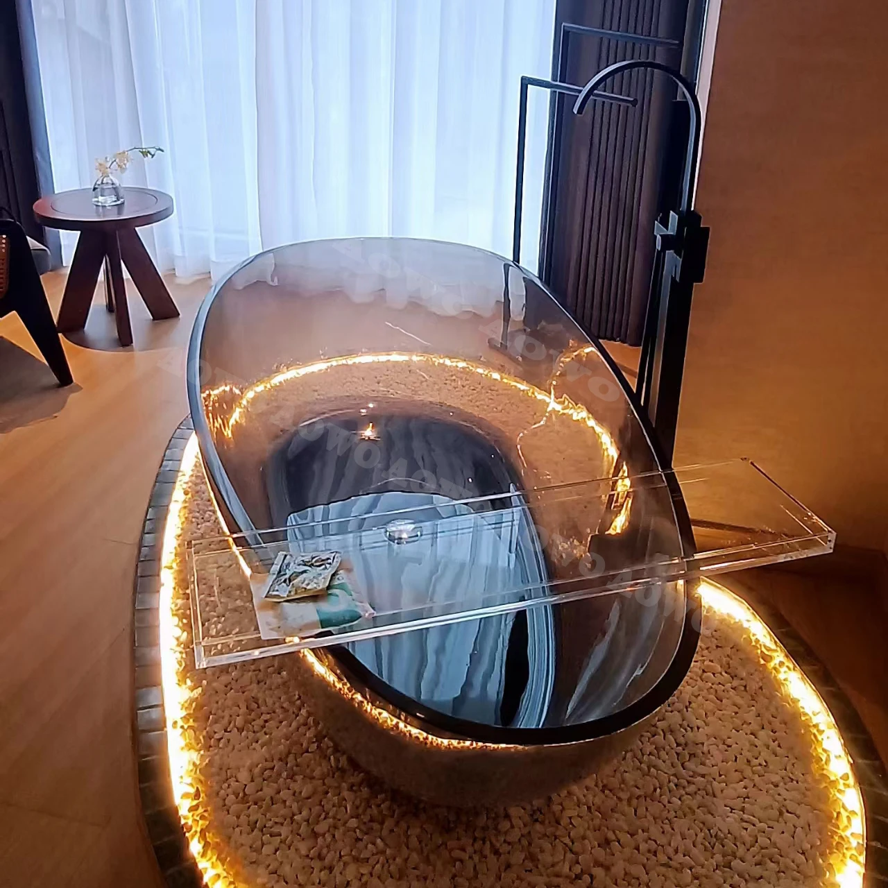 

Элегантная простая ванная комната, американский популярный дизайн, отдельно стоящая ванна, массажная ванна из прозрачной смолы