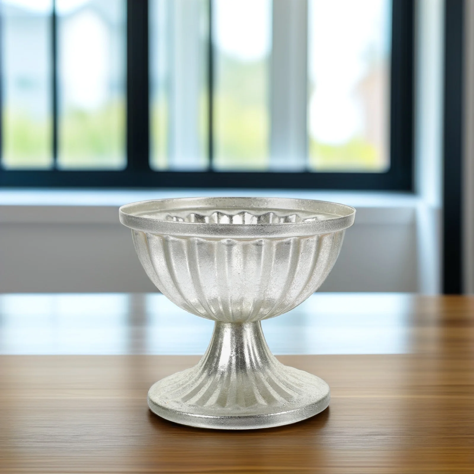 مزهرية معدنية مزخرفة، أصيص زهور حديدي عتيق لترتيبات الزهور، زخرفة سطح الطاولة، جو معيشة أنيق