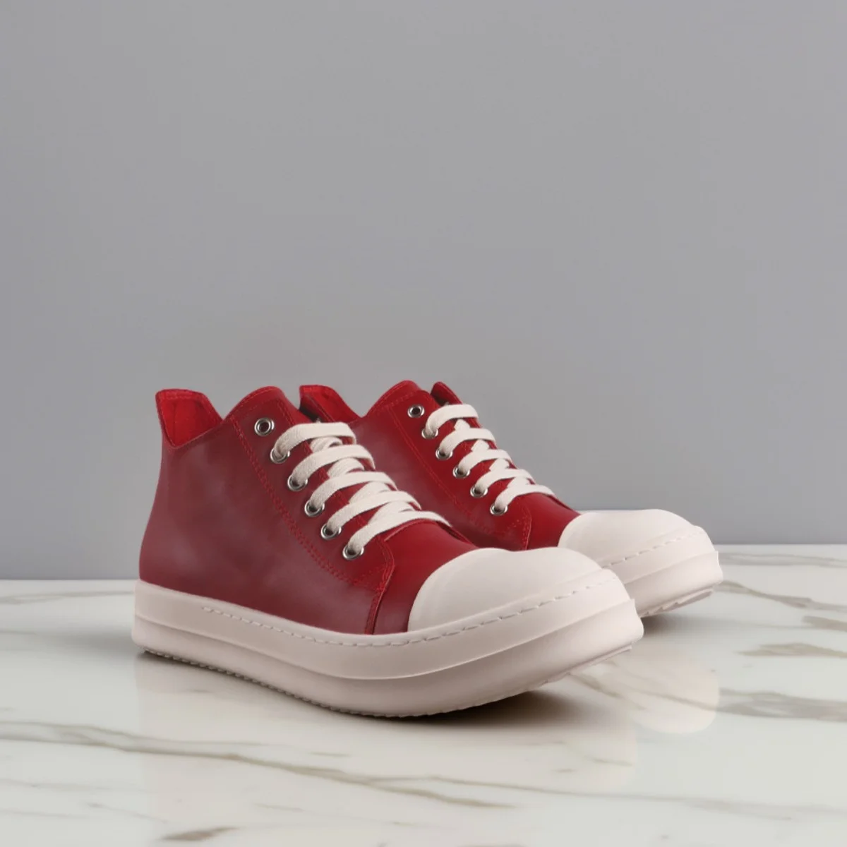 

Men's Casual Genuine Leather Shoes Women Low Top Lace-Up Luxury Designer Red Silver Sneakers Autumn Shoe