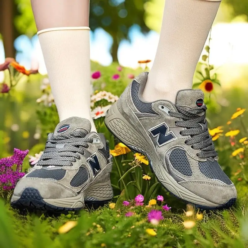 

Adventure in Sync: Lightweight Running Shoes for Couples - Stylish Comfort on Every Trail