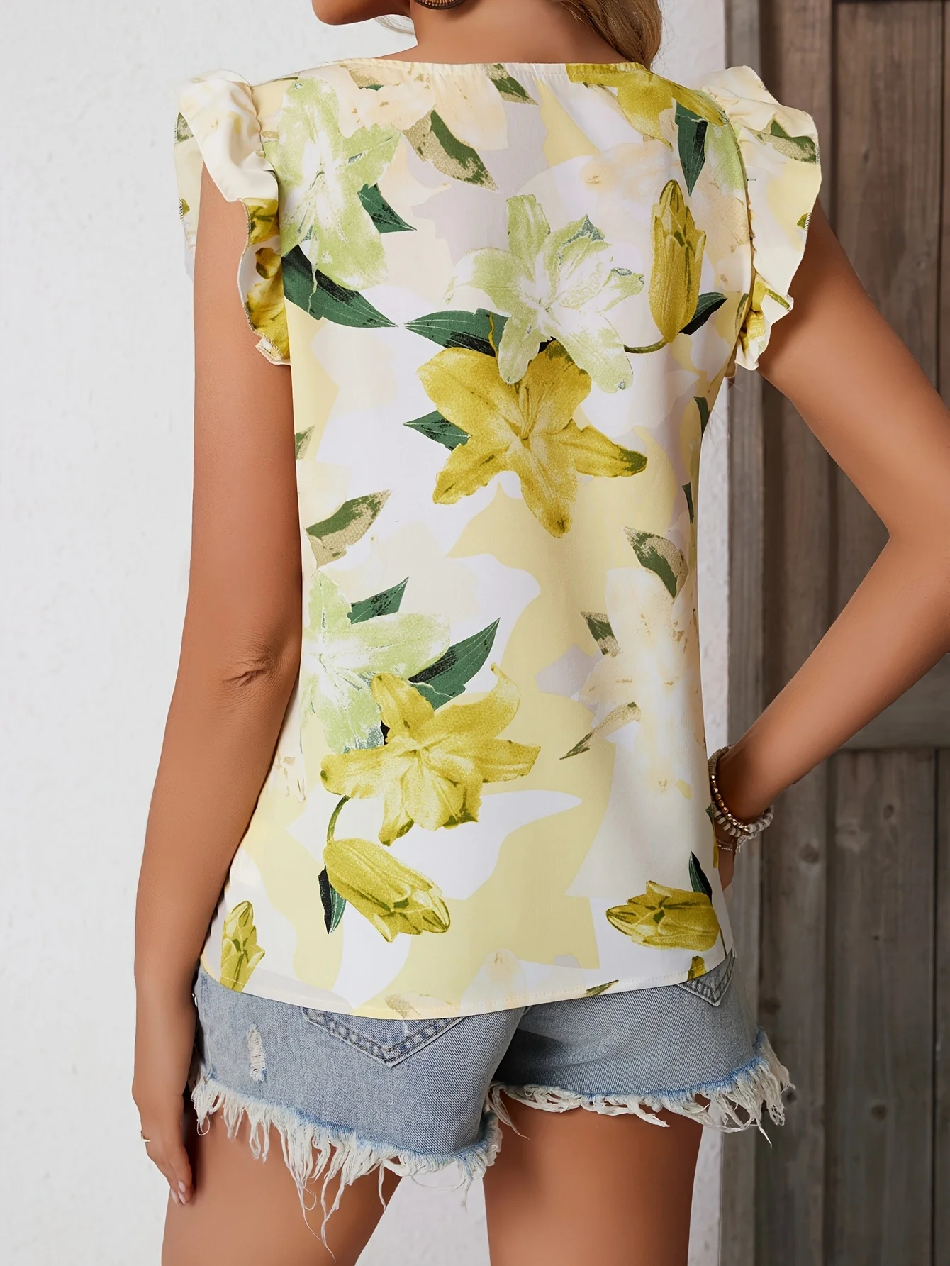 2026 Summer New Style Fresh Holiday Style Square Neck Ruffled Printed Chiffon Shirt Casual Date Slimming Sleeveless Top Suitable for Young Women
