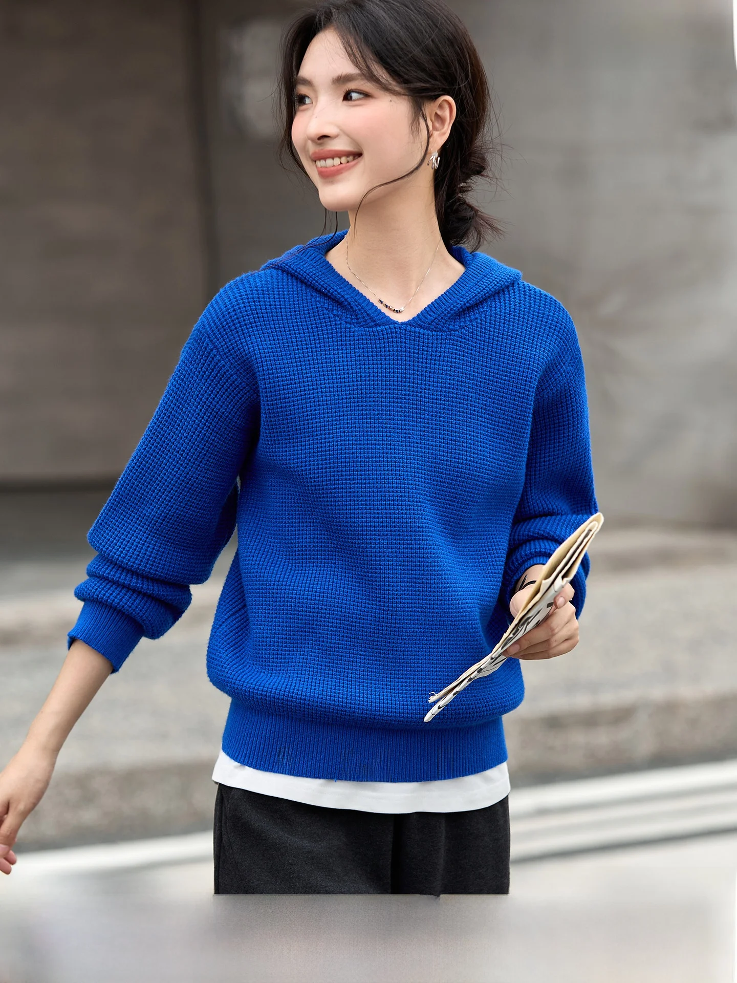 

Ladies Soft Cozy Hoodie Knitted Sweater Spring New Style Lazy Style Klein Blue Eye-Catching Loose Fit Comfortable Top