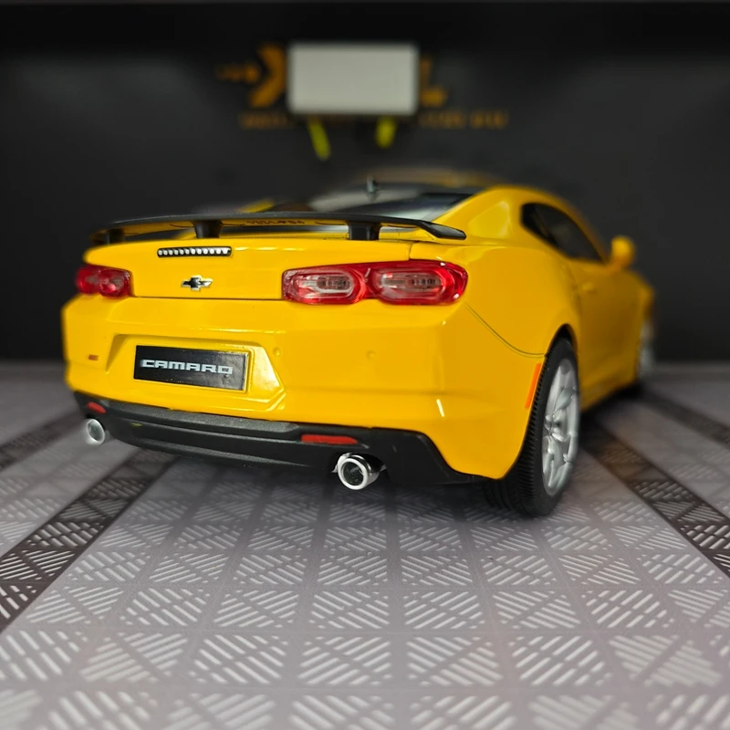 

1:18 Chevrolet Camaro alloy car model static ornament steering suspension inertia sliding supercar gift