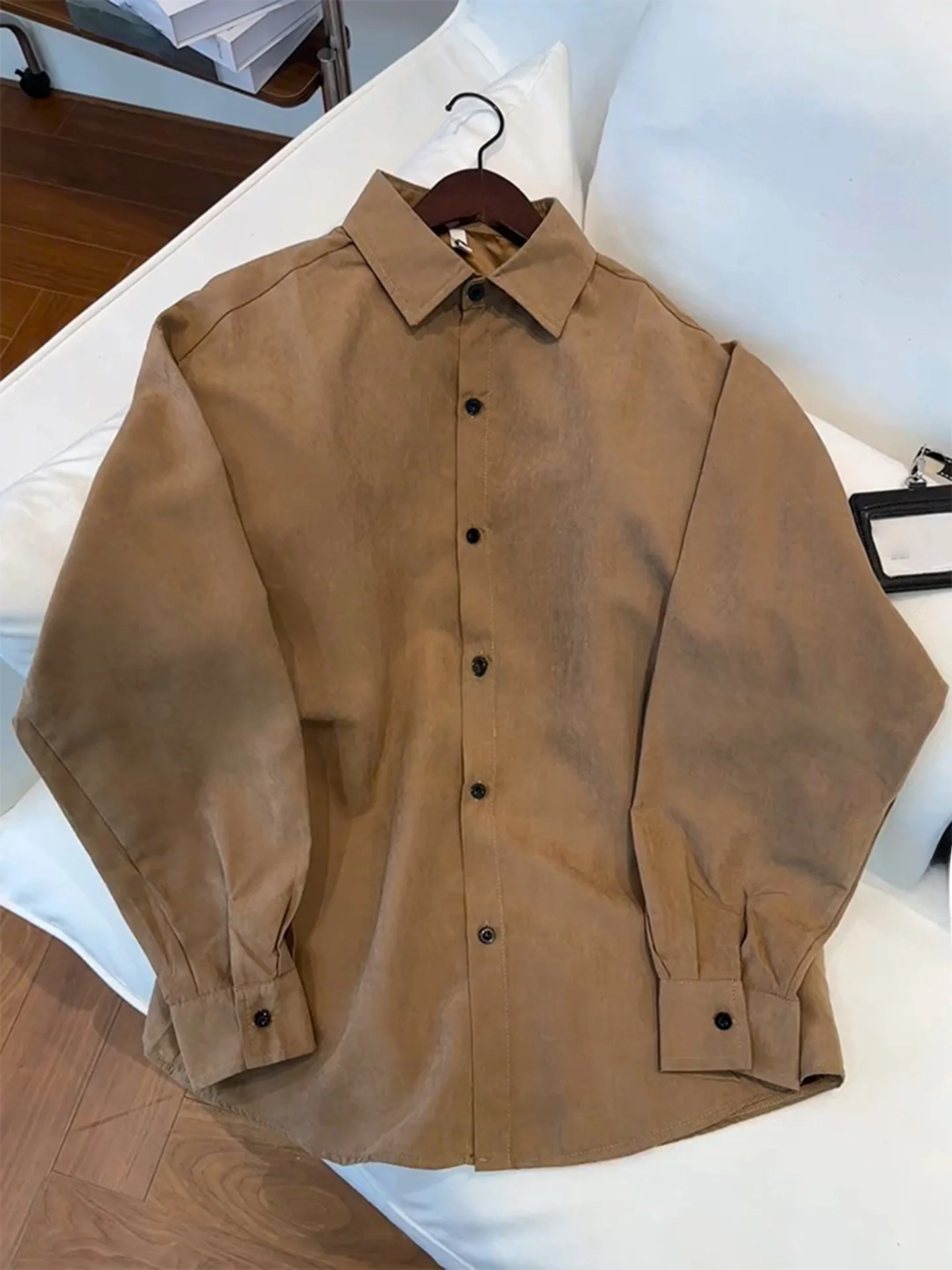 

Мужская удлиненная куртка в стиле американского ретро, осенняя, свободного кроя, из персикового вельвета, для многослойного ношения, с эффектом высокого качества.