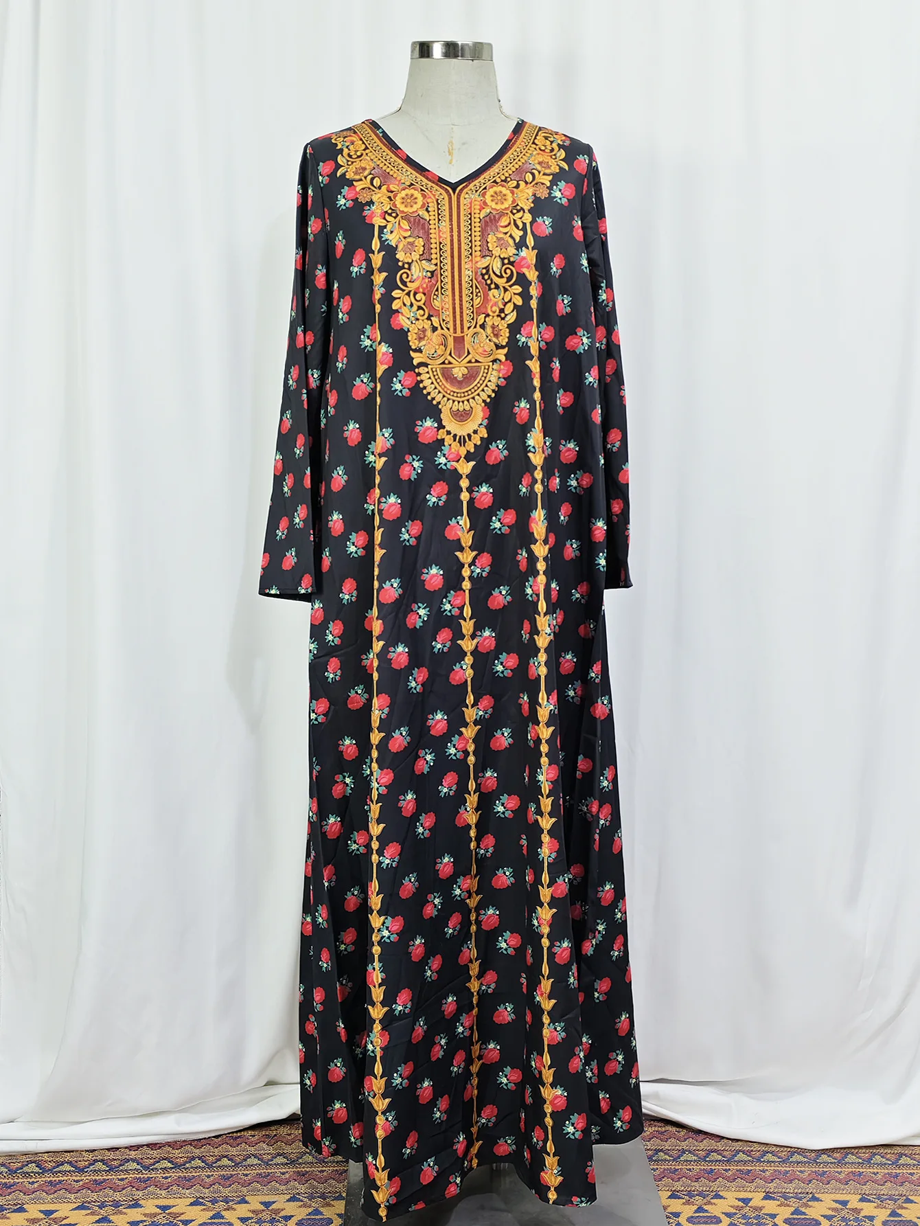 Middle East V-neck Long Dress Muslim Robe New Fashion Printed Women's Long-sleeved Dress Abaya