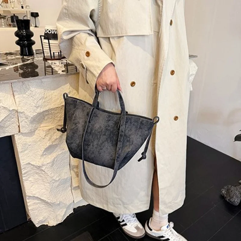 

Elegant Simple Solid Color Messenger Handbag For Women With Vintage Look And Perfect For Casual Leisure