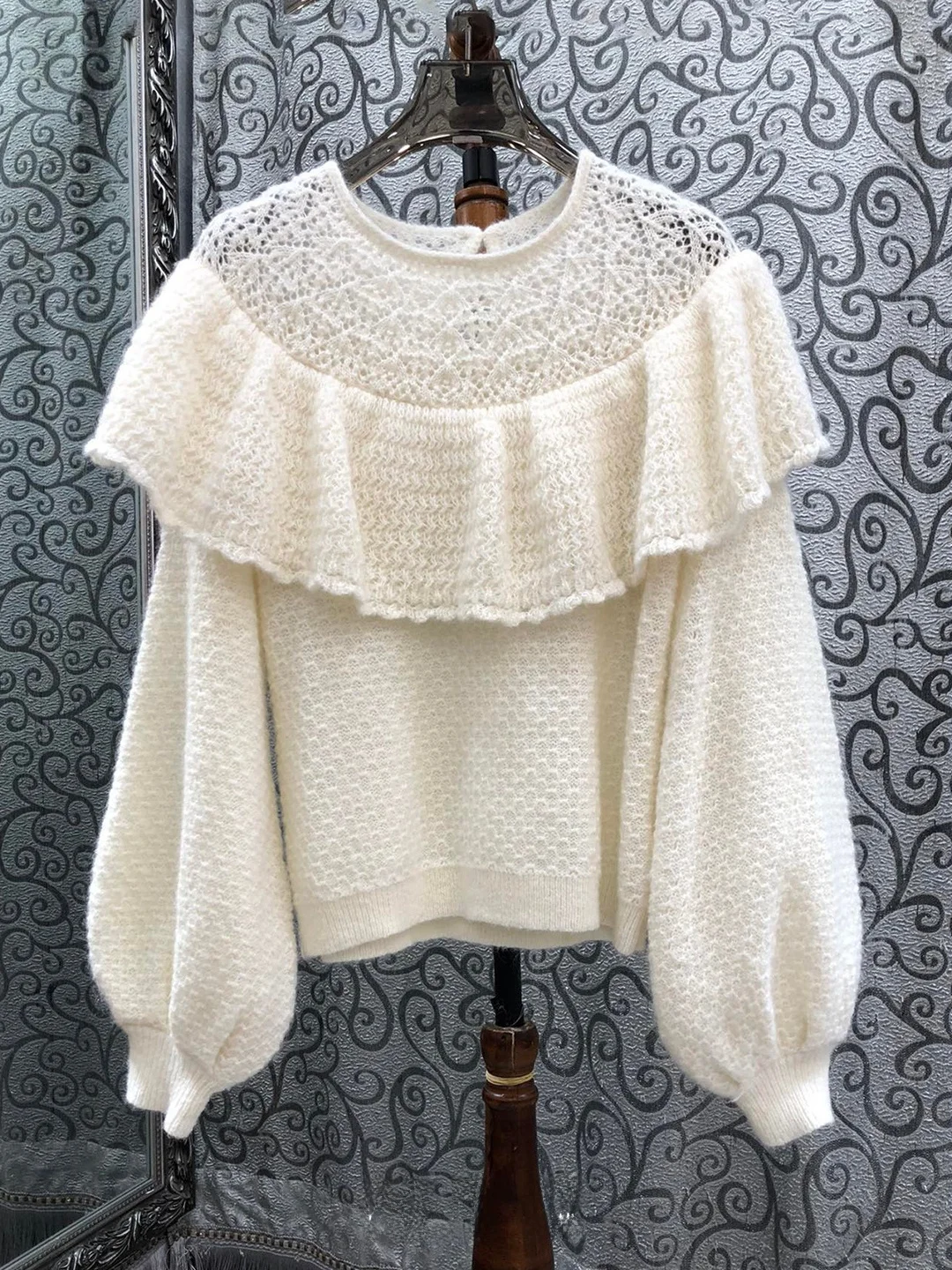 

Milan Small Town South Oil High Version Lace Hollow Honeycomb Grid Lantern Sleeve Knitted Top Women's Fashion Spring 2026