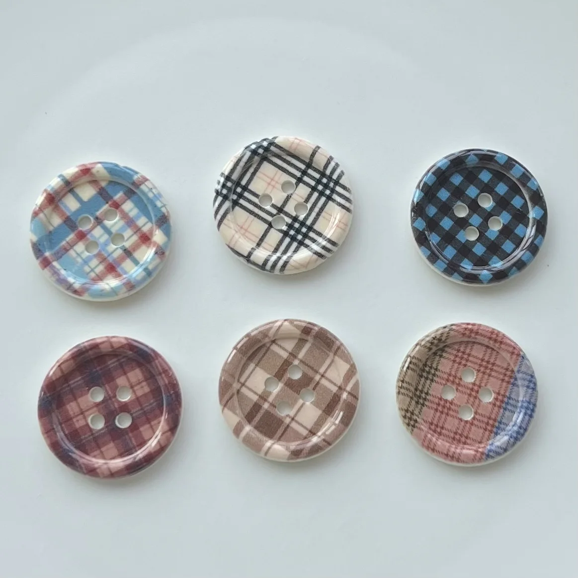 5 uds otoño e invierno nuevo arroz color café a cuadros botón redondo DIY material hecho a mano accesorios de ropa funda para teléfono móvil pat