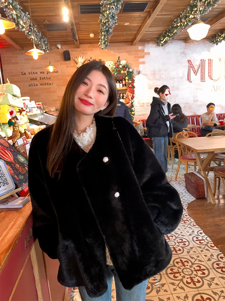 Eco-Friendly Fur Women's Jacket 2025 New Design Unique Style Warmth Synthetic Fur Long Sleeve Short Coat Korean Commute Style