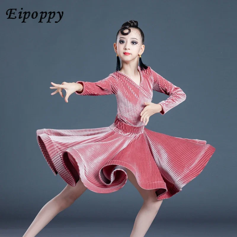 子供のラタンダンス競技服、指定された運動服