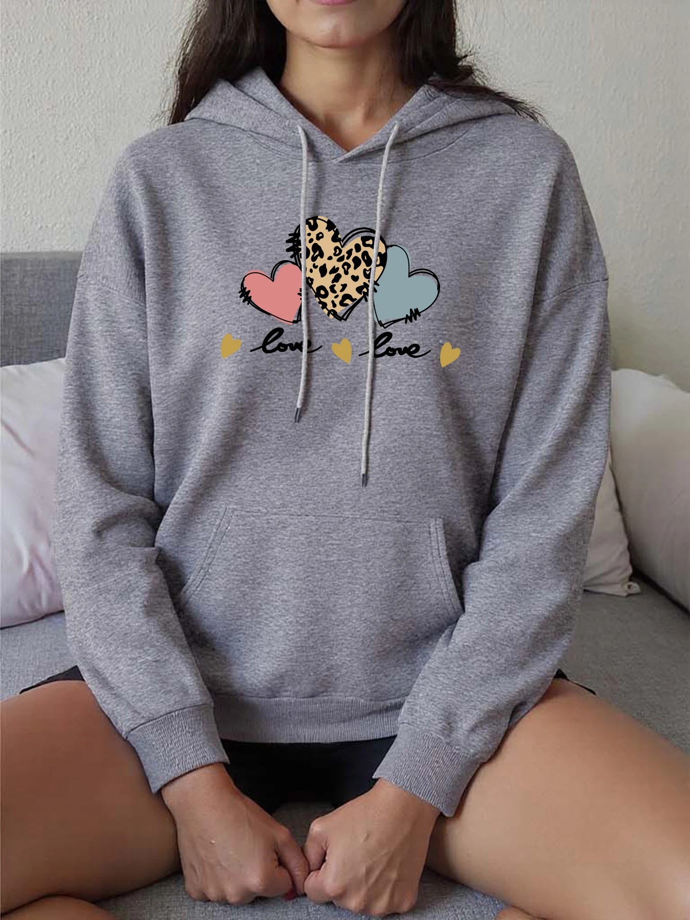 

Розовая женская толстовка с леопардовым принтом и сердечком, свободная толстовка в стиле хип-хоп, повседневная флисовая спортивная одежда, универсальные толстовки Y2K
