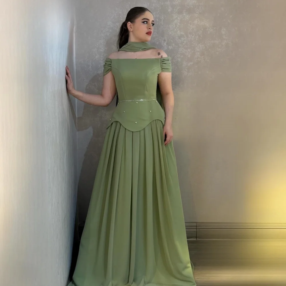 ชุดเดรสยาวทรงเอไลน์แบบเปิดไหล่ประดับพลีทและคริสตัล  ออกแบบตามสั่งสำหรับโอกาสพิเศษ มีหลายขนาดให้เลือก สไตล์เรโทร