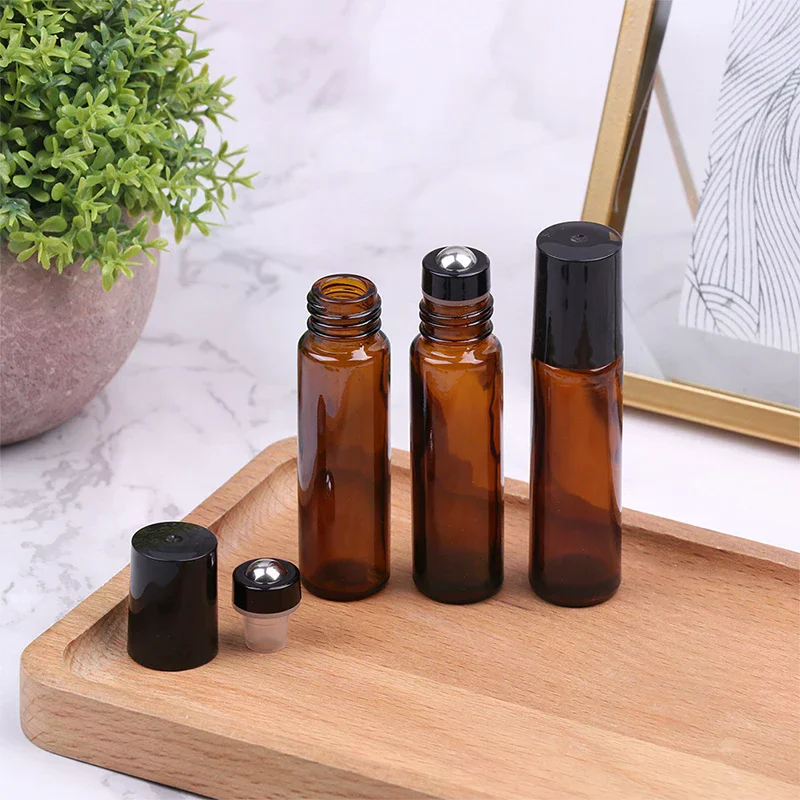 Flaconi di olio essenziale per test campione in bottiglia di vetro sottile ambrato da 10 ml con sfera di vetro in metallo a rullo