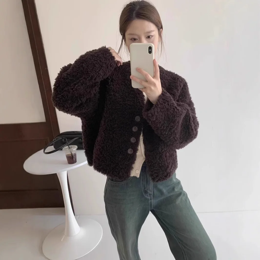 Cappotti corti da donna in lana di agnello Cappotti solidi Scollo a V maniche lunghe monopetto dritto Office Lady Casual Autunno Inverno 2025