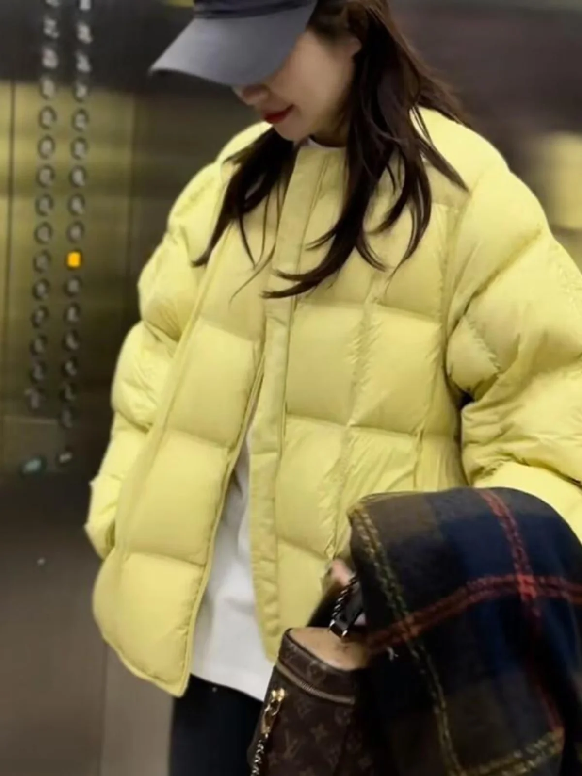 

Women's Short Puffer Jacket Thickened Winter Loose Bread Style Korean Version Small Square Grid Design down Coat Outerwear