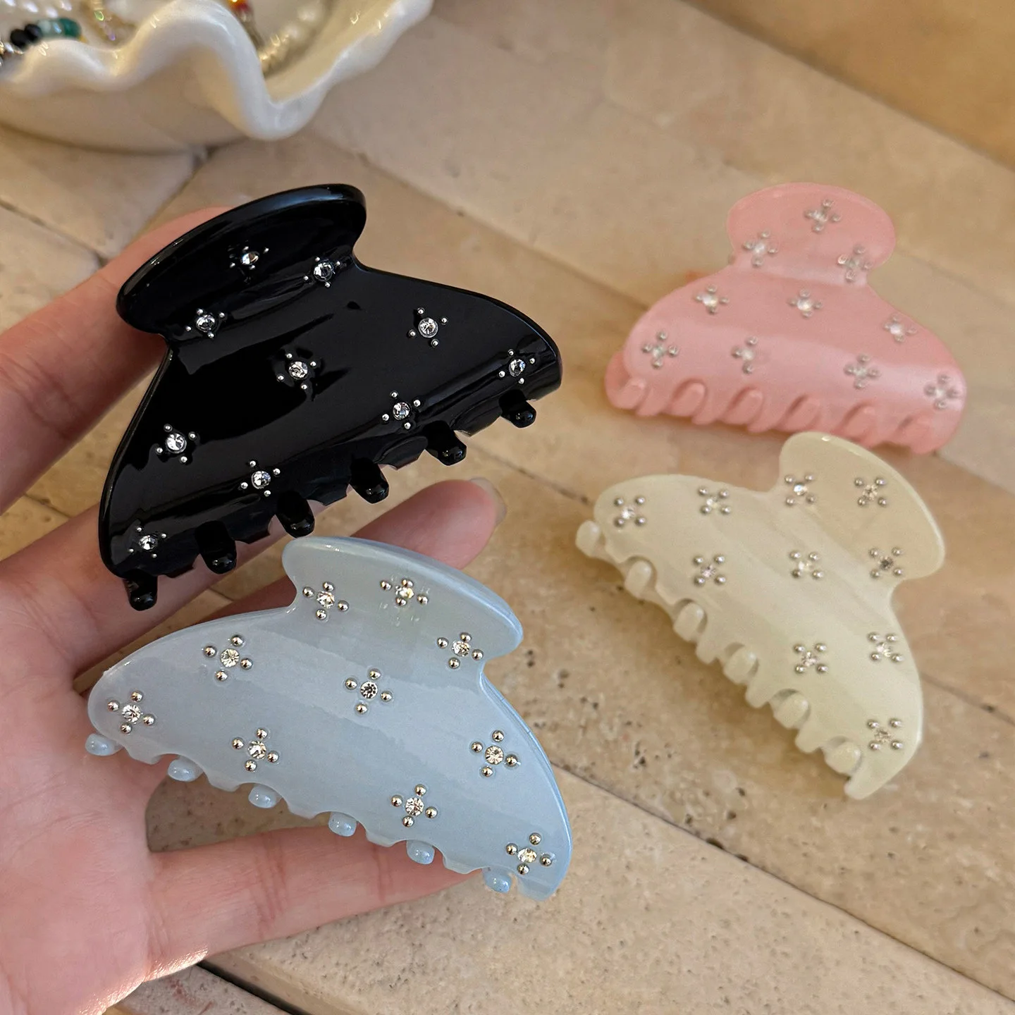 Half Circle Rhinestone Hair Clip for Women Sweet Half Updo Hair Claw Diamond Pearl HairAccessories Shiny Claw and Clips