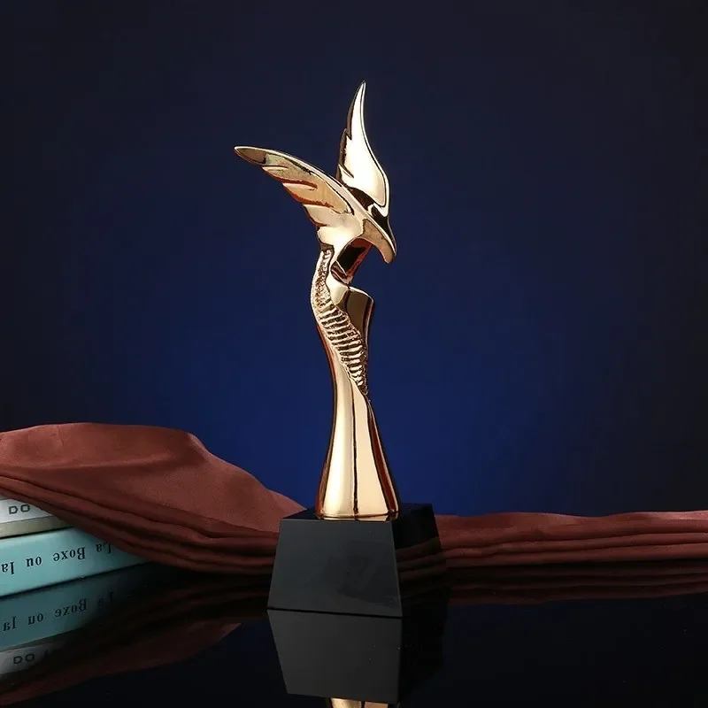 Golden Eagle Crystal Trophy Eagle Statue Model Trophy Cine Golden Eagle Award Activity Souvenirs Home Decoration Ornaments
