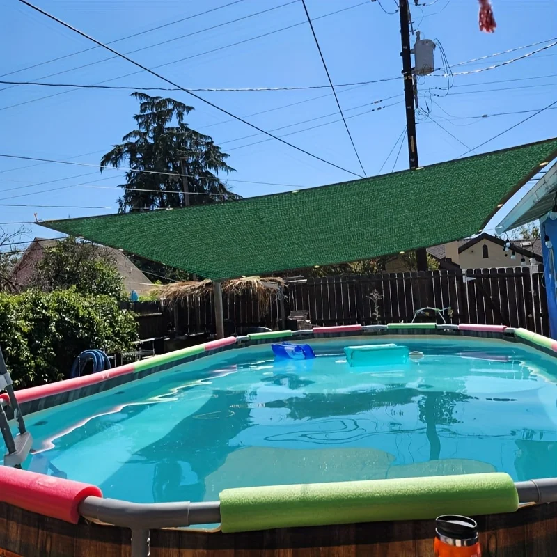 [شبكة تظليل سقيفة التبريد - النوع المحسن المقاوم للأشعة فوق البنفسجية] تتميز بإغلاق الخطاف والحلقة وتصميم نمط مخيط بشكل فائق