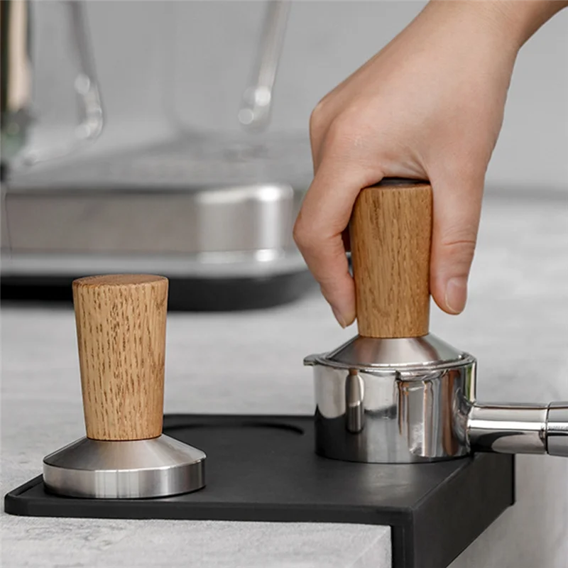 ختم قهوة الإسبريسو: مقبض خشبي حقيقي لعبث القهوة، سدادة الاسبريسو تتضمن وسادة سيليكون متينة وسهلة الاستخدام 49 مم