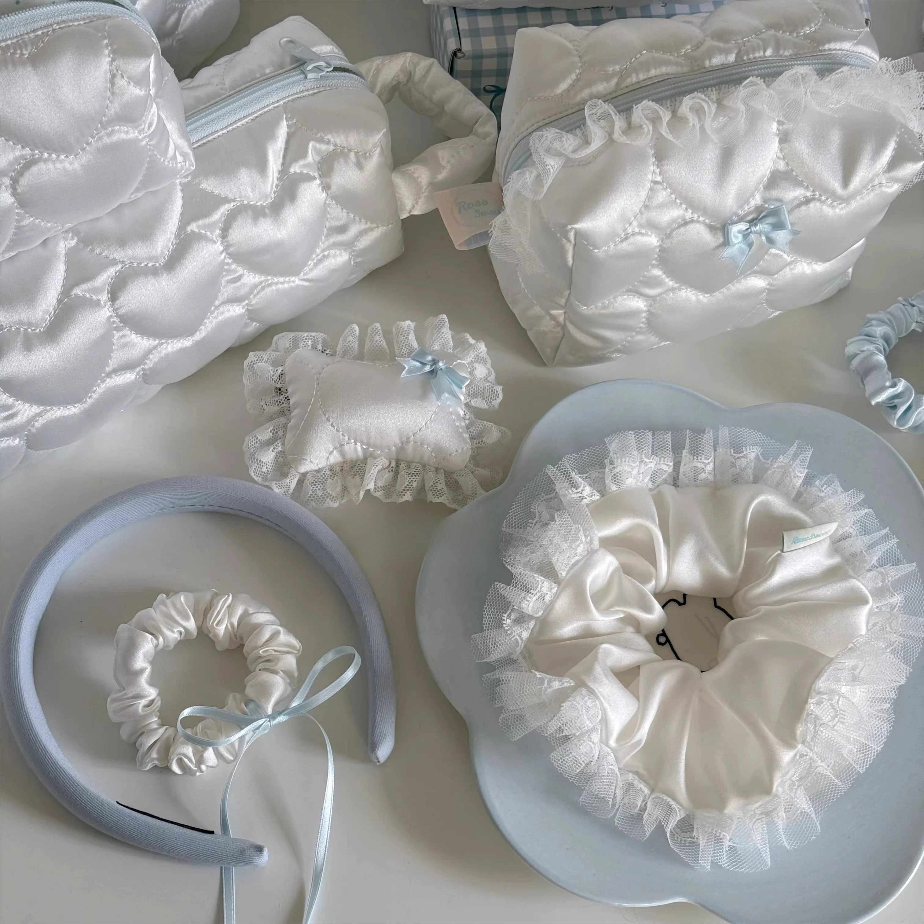 Original White Elegant Lace Heart-Shaped Quilted Storage Bag Cosmetic Bag Silk Hairband Pencil Bag Everyday Ladies