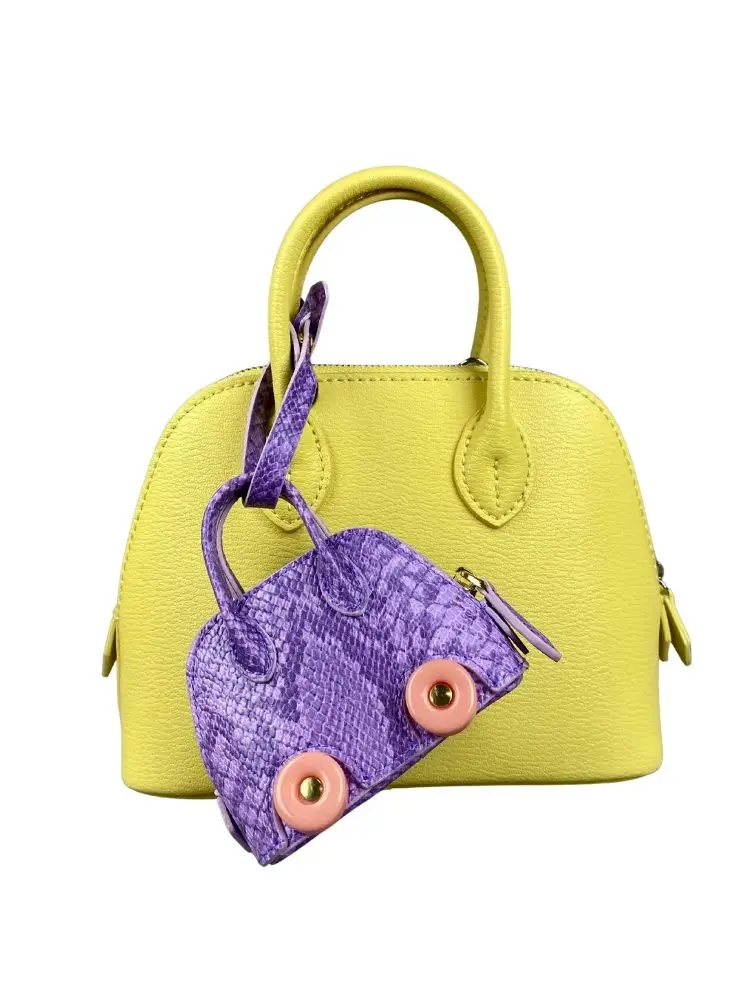 Mini-Tasche aus Leder mit Schlangenprägung – Ohrhörer- und Lippenstiftbeutel mit kontrastfarbenen Rädern – PU-Leder-Tasche Charm – ideales Geschenk für Frauen – Detail 1