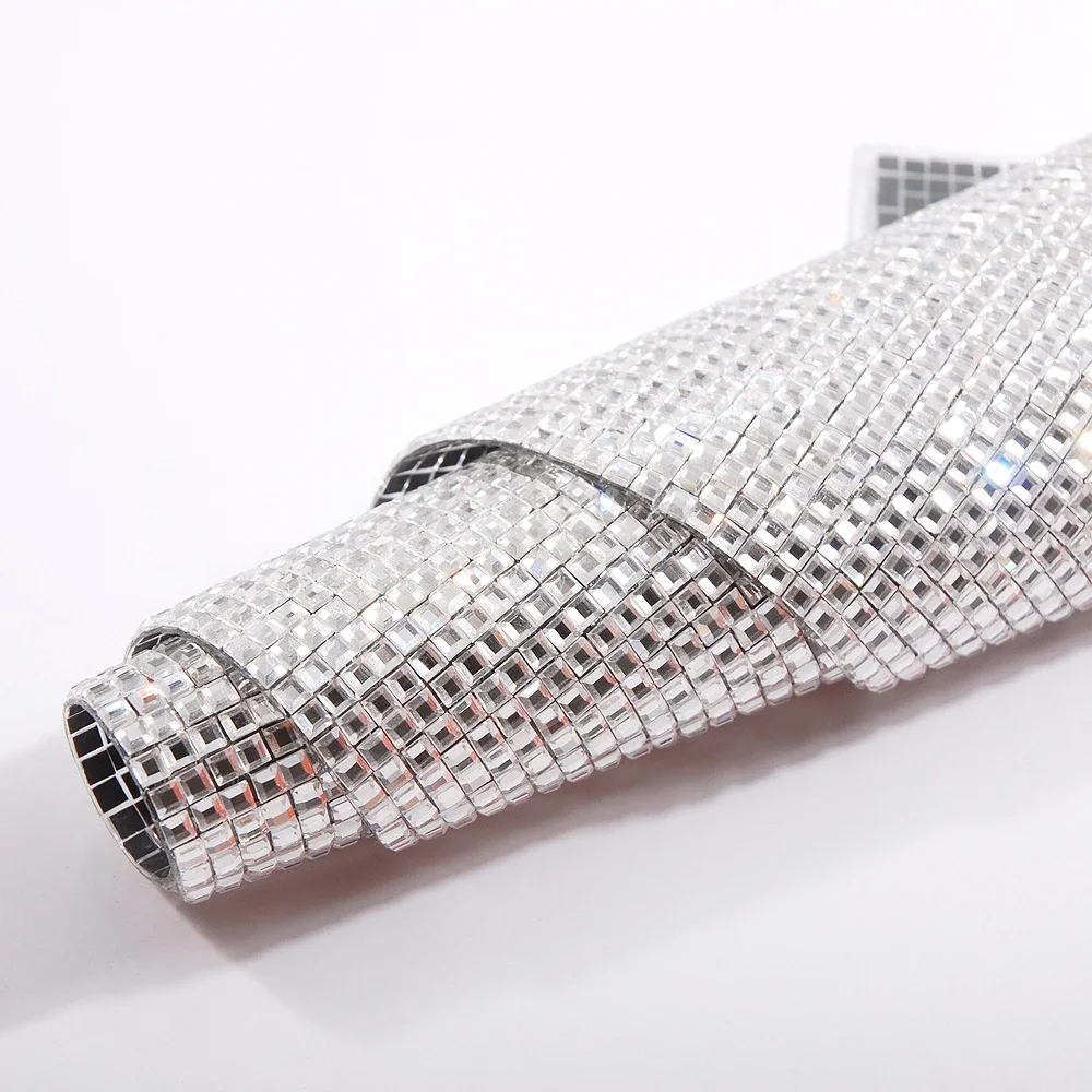 

3X3 мм белые квадратные стеклянные стразы горячая фиксация и самоклеящаяся блестящая хрустальная наклейка для одежды украшение для скрапбукинга 24X40 см