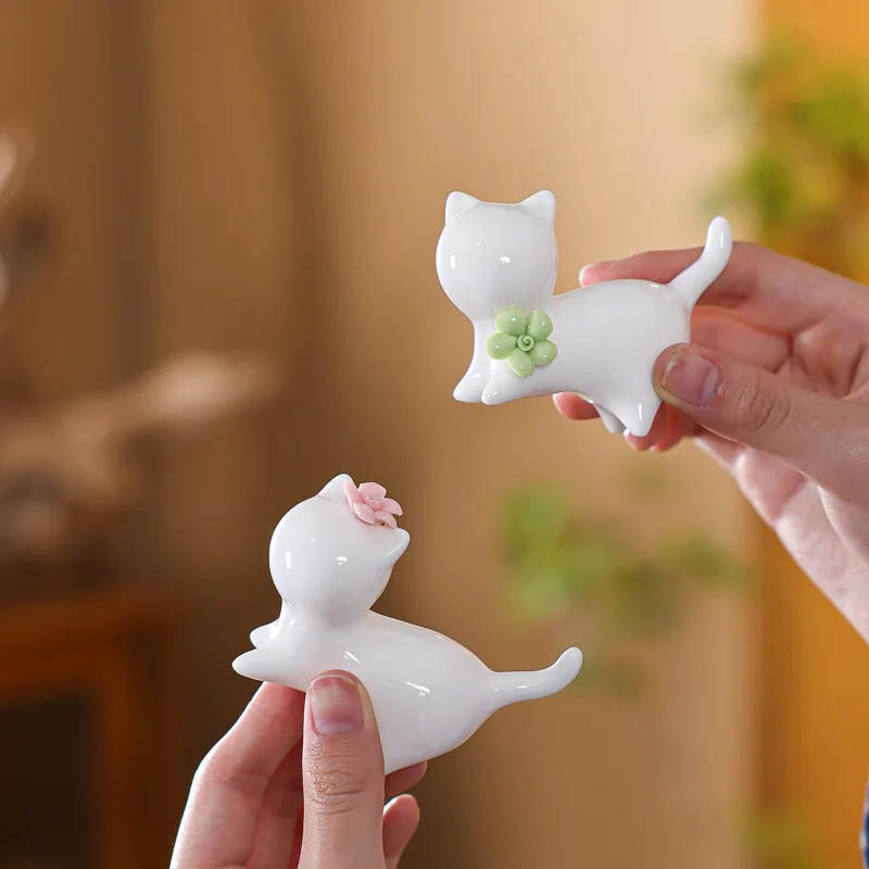 Kitten ceramic cute small ornament hand pinch creative home desktop mini tea pet tea ceremony accessories