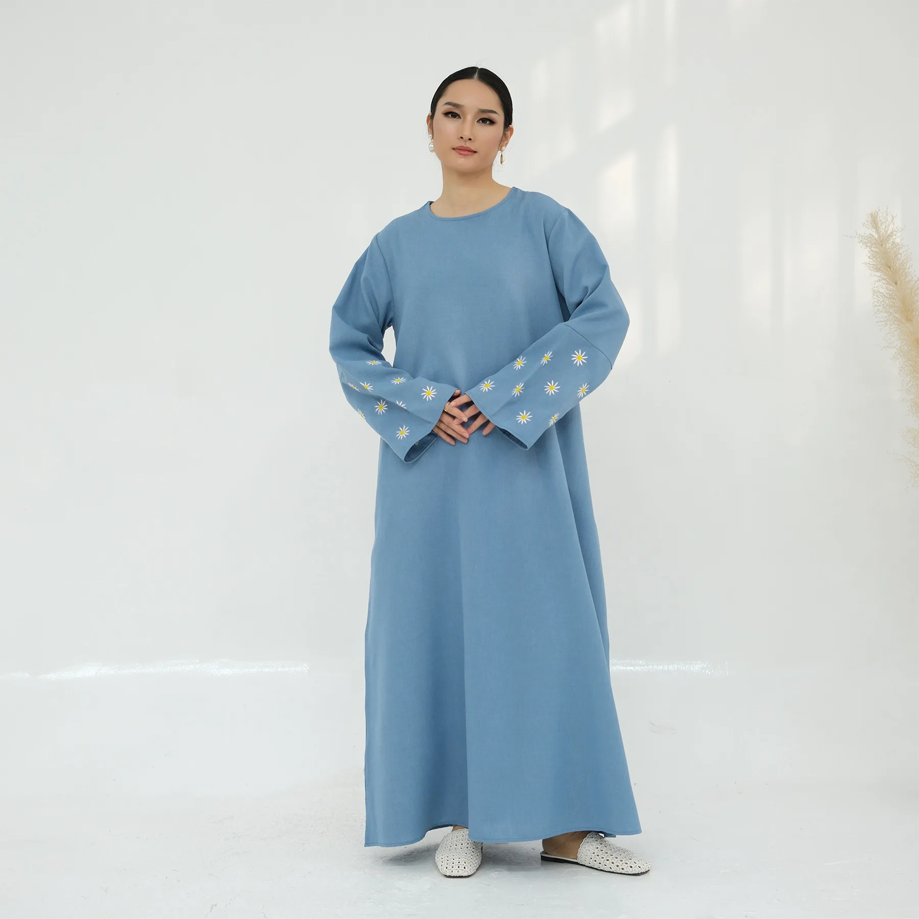 

Daisy Embroidery Abayas for Women 2026 New Fashion Muslim Dress Dubai Turkey Kaftan Saudi Arabic Djellaba Islam Caftan Marocain