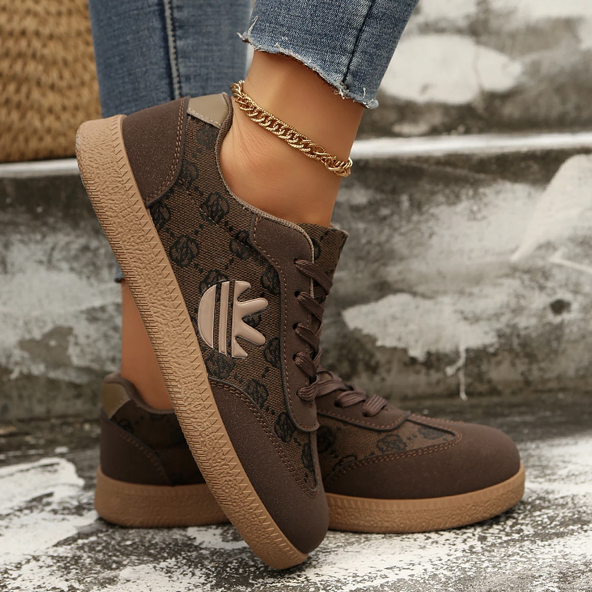 2026 Herbst Damenmode Wildleder-Sneaker mit Doppelschnalle und Metall-Details Leichte Atmungsaktive Bequeme Freizeitschuhe – Detail 4