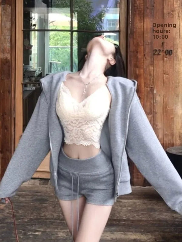 

Повседневный комплект из худи и шорт: модный корейский стиль, весенний, женский, приталенный, из хлопка, влагоотводящий, со средней посадкой на талии