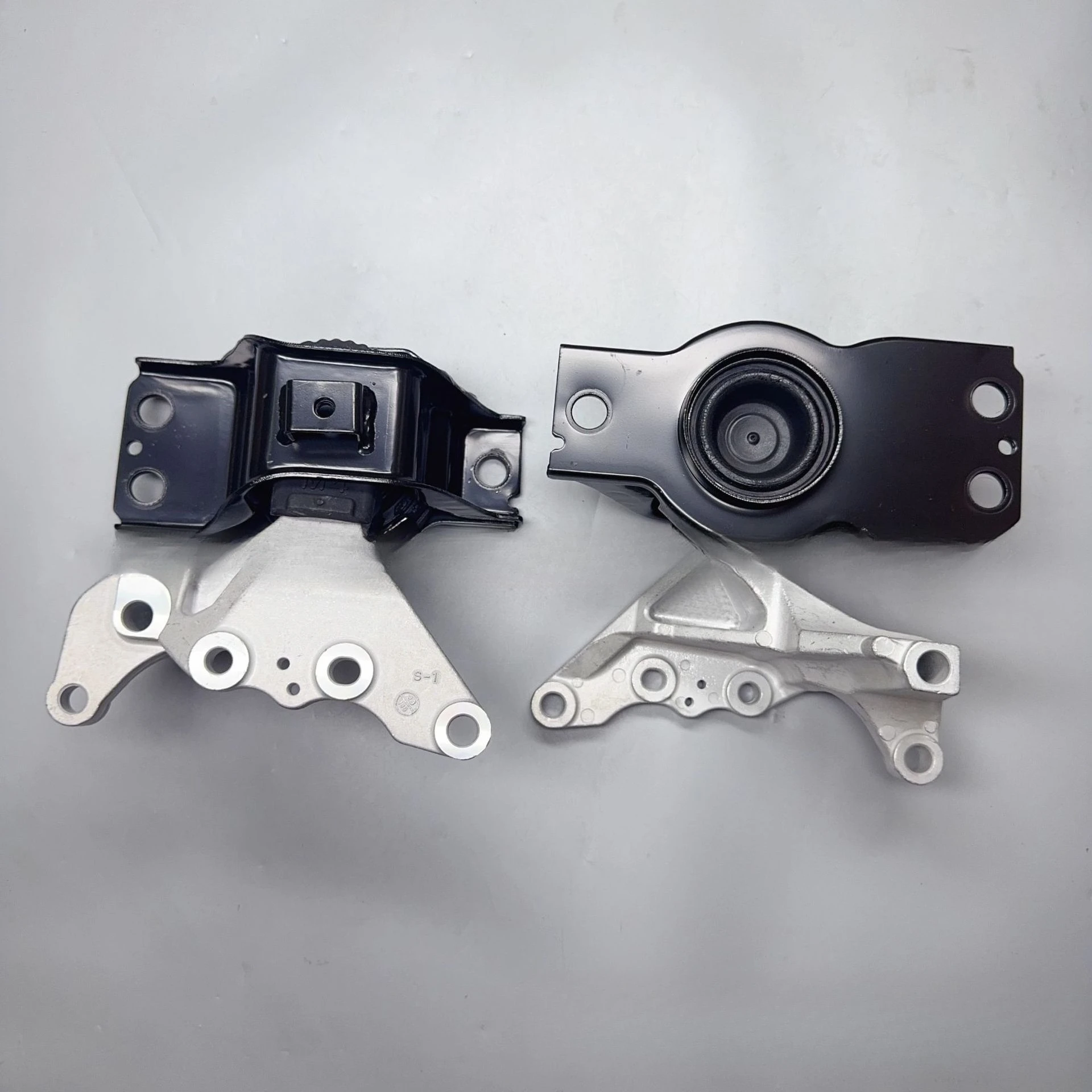 Auto Parts C26 SERENA 2.0 Engine Bracket Foot Glue 11210-1V30B
