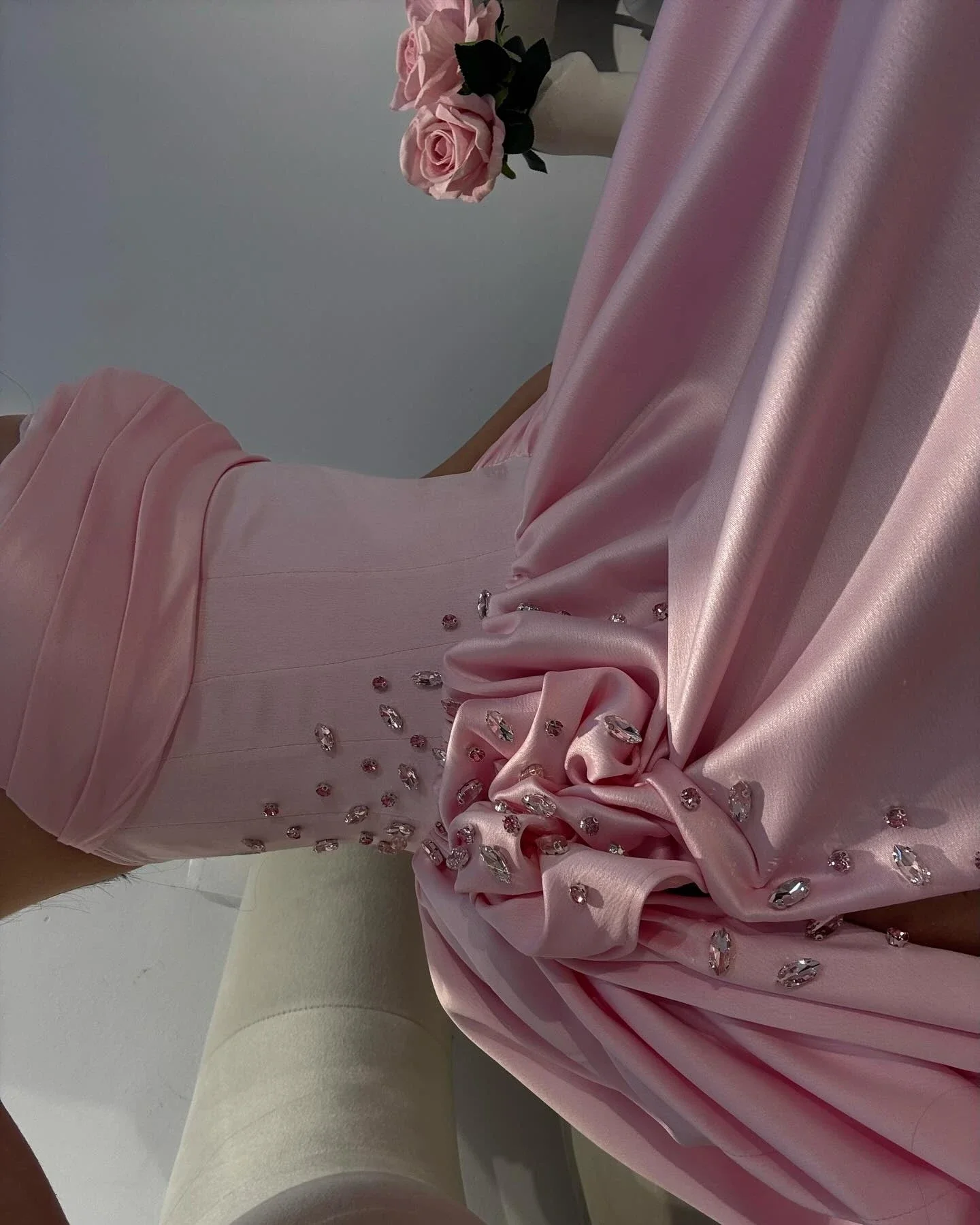 ชุดแต่งงานเอ-ไลน์ที่ไม่มีสายหนังยาวพื้นจีบชุดเจ้าสาวด้านข้างผ้าซิลท์ดอกไม้ชุดคุณภาพสูงชุดปาร์ตี้งานพรอมที่กำหนดเอง