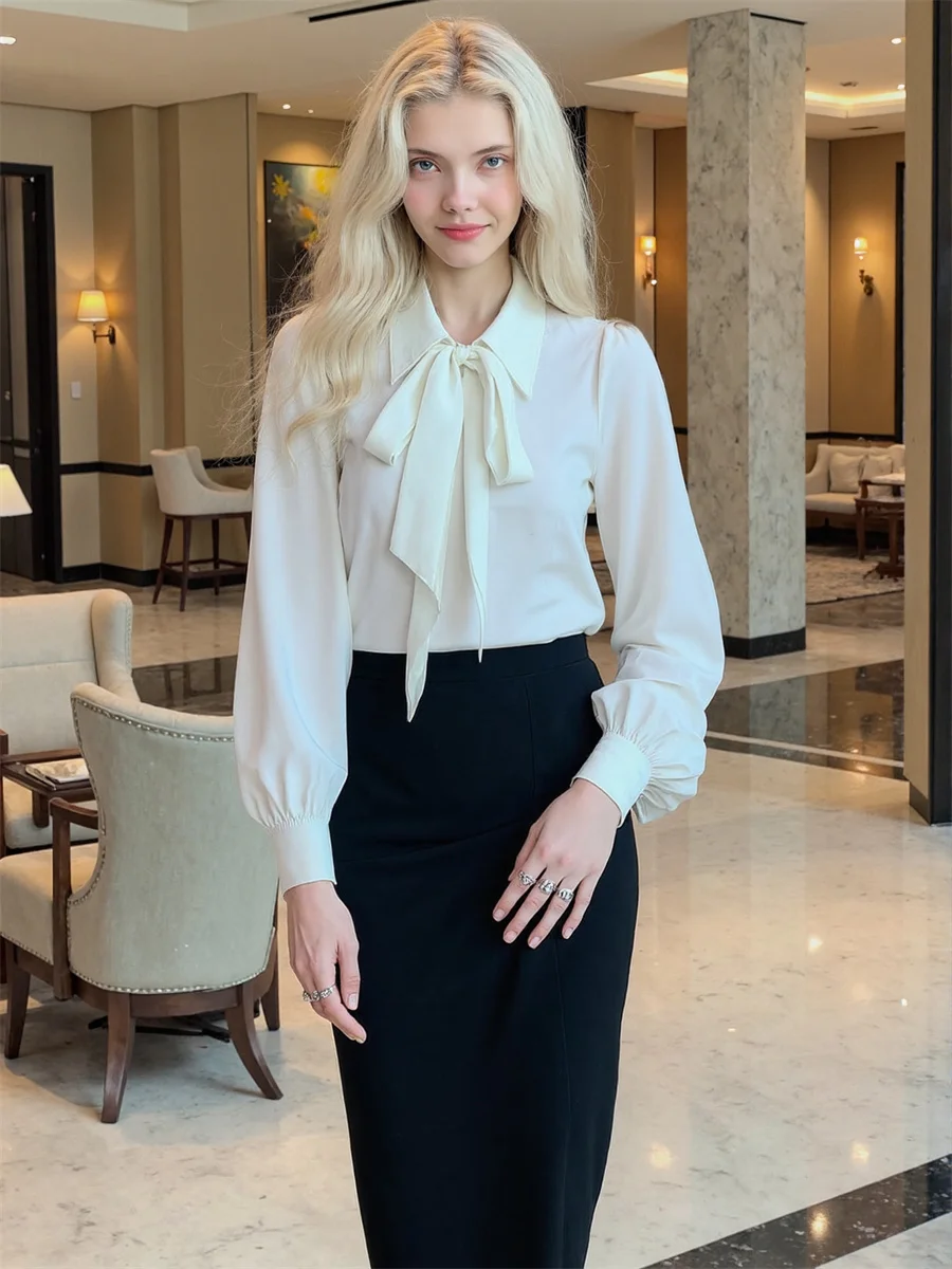 Luźne białe koszule, stylowe bluzki z długim rękawem, odzież damska, trend 2025, letni streetwear, satyna, metaliczny colorblock, nowy, dopasowany krój.