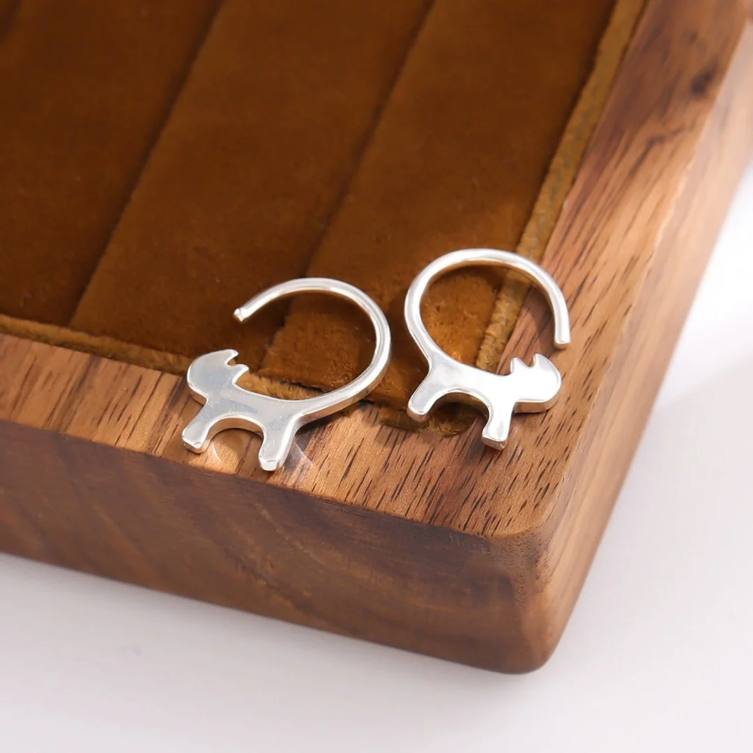 UiniTail hot new 925 sterling silver cute kitten earrings gender-oriented fashion tide flow brush earrings hypoallergenic  ED171