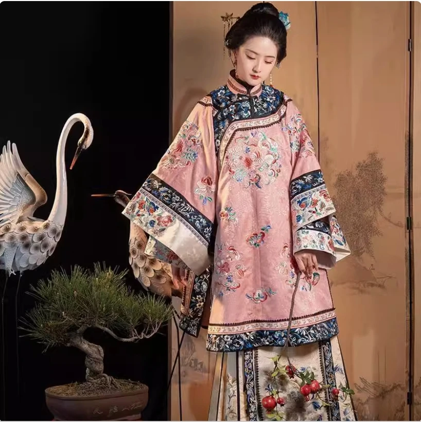 

Новая нижняя клетчатая одежда в стиле Цин с улучшенной юбкой с конским лицом и плащом, платье в стиле ретро в китайском стиле с широкими рукавами.